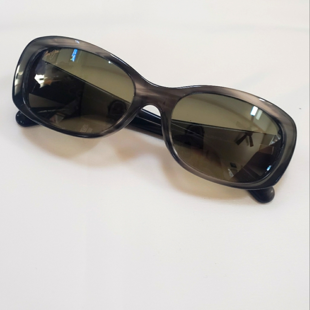 Maui Jim's Punchbowl polarized womens sunglasses in grey/black
